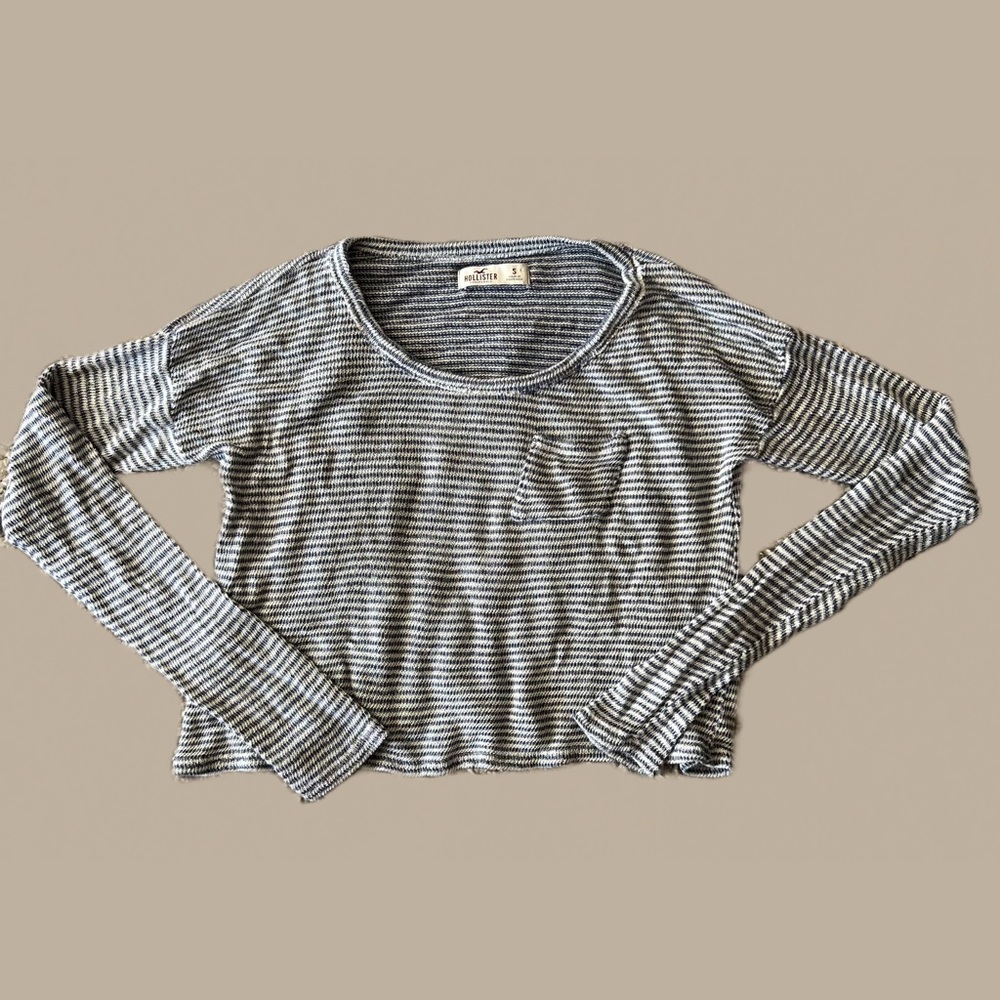 ✨ *BOGO* Hollister Crop Top Sweater *BOGO* ✨